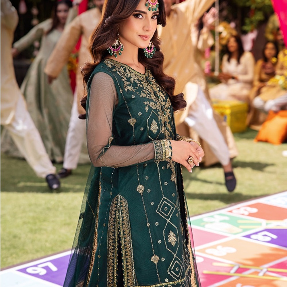Elegant Green Long Sleeve Dress - Picture 4 of 5